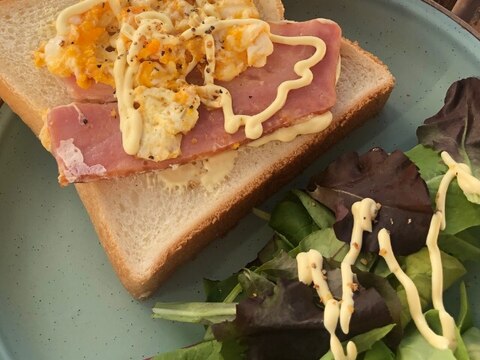 キャンプ飯♪ベーコン&卵のオープンサンド